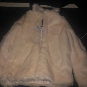 Cream out wear fur coat